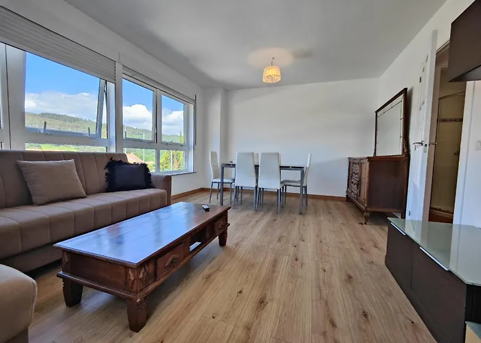 Chalet Con Wifi , Ps4 , Garaje, 5 Dormitorios, 3 Banos, Santiago De Compostela