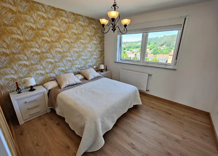 Chalet Con Wifi , Ps4 , Garaje, 5 Dormitorios, 3 Banos, Santiago De Compostela