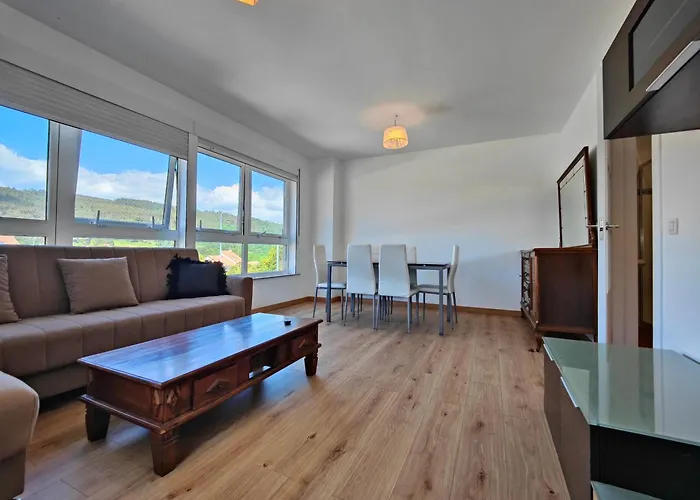 Chalet Con Wifi , Ps4 , Garaje, 5 Dormitorios, 3 Banos, Santiago De Compostela