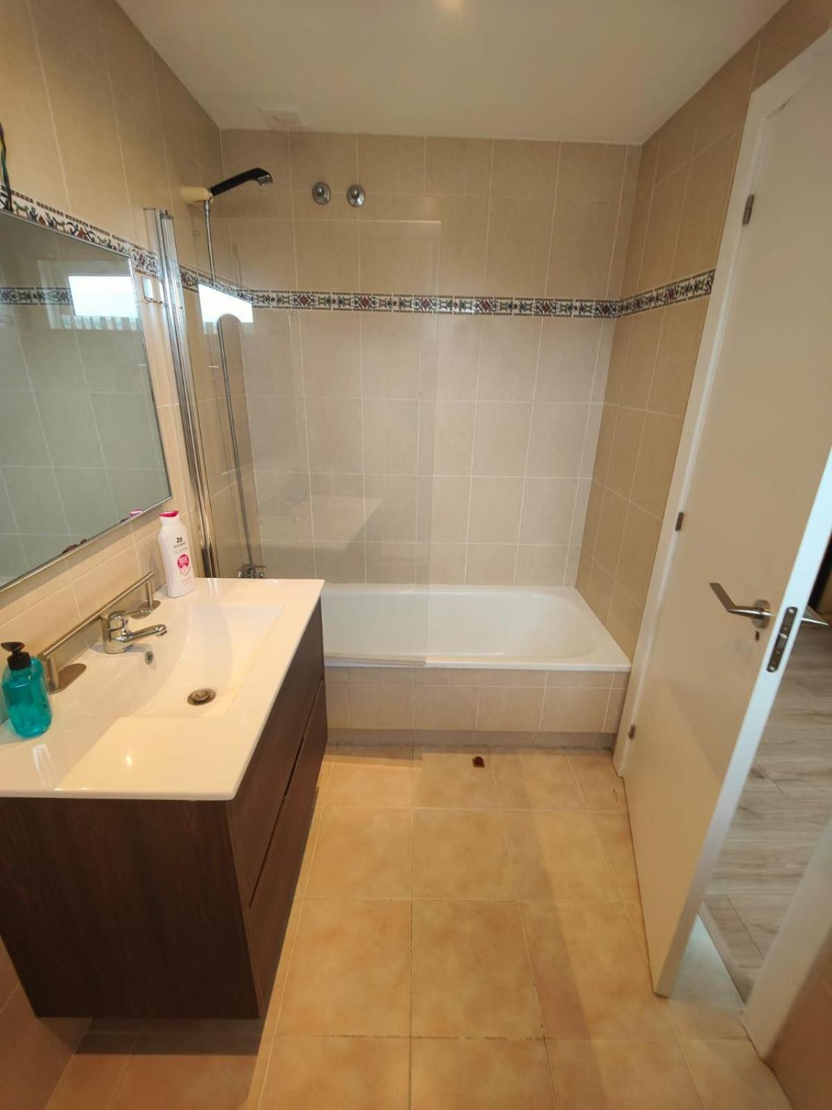 Con Wifi , Ps4 , Garaje, 5 Dormitorios, 3 Banos, Ferienhaus