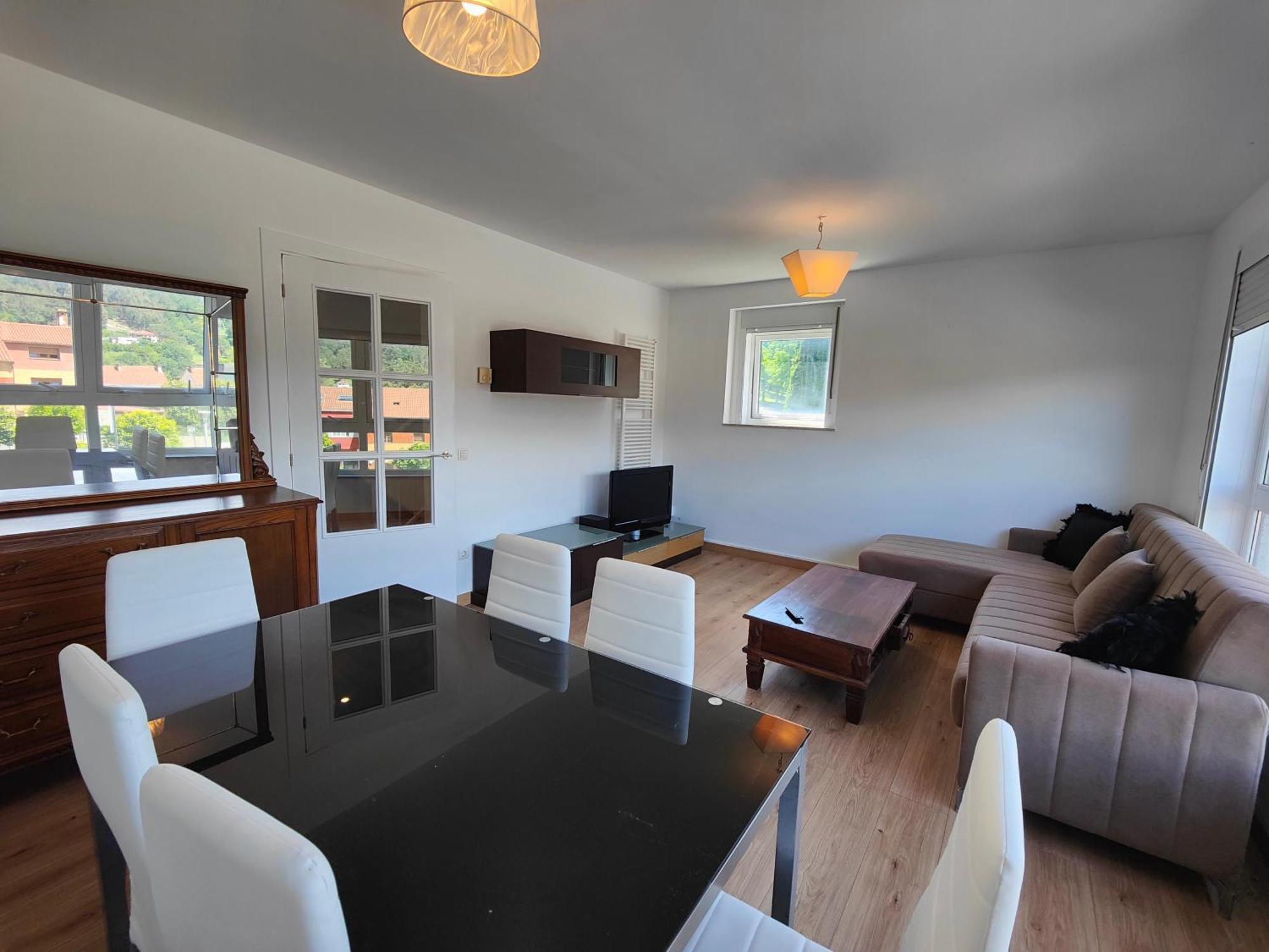 Con Wifi , Ps4 , Garaje, 5 Dormitorios, 3 Banos, Ferienhaus Santiago de Compostela