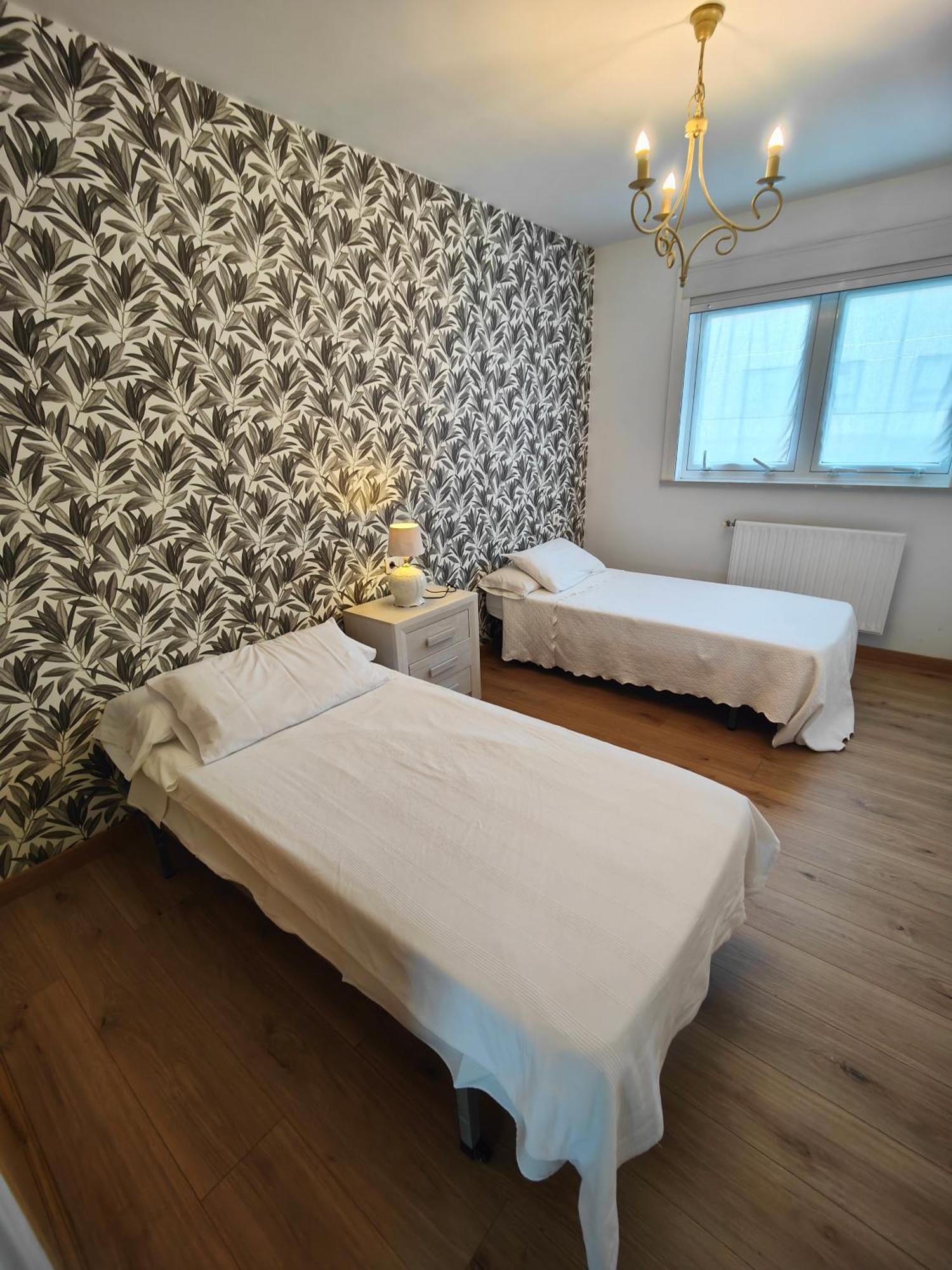 Con Wifi , Ps4 , Garaje, 5 Dormitorios, 3 Banos, Ferienhaus